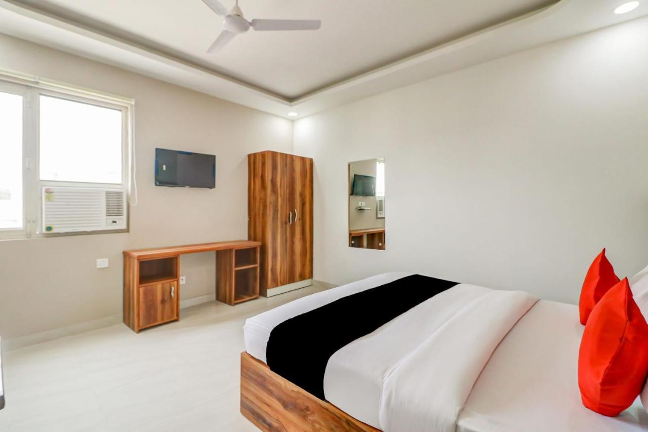 Oyo Flagship 80318 Hotel Sai Plaza Near Indira Gandhi International Airport 뉴델리 외부 사진