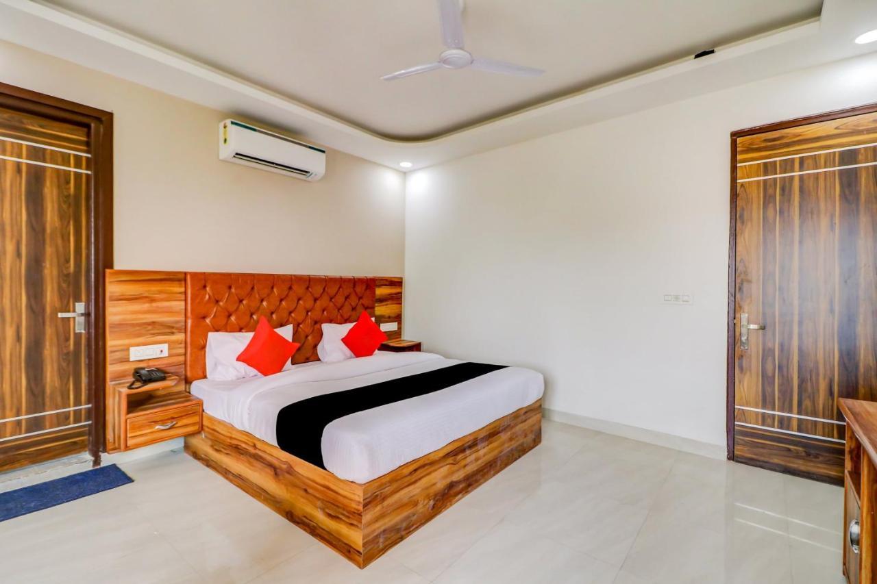 Oyo Flagship 80318 Hotel Sai Plaza Near Indira Gandhi International Airport 뉴델리 외부 사진