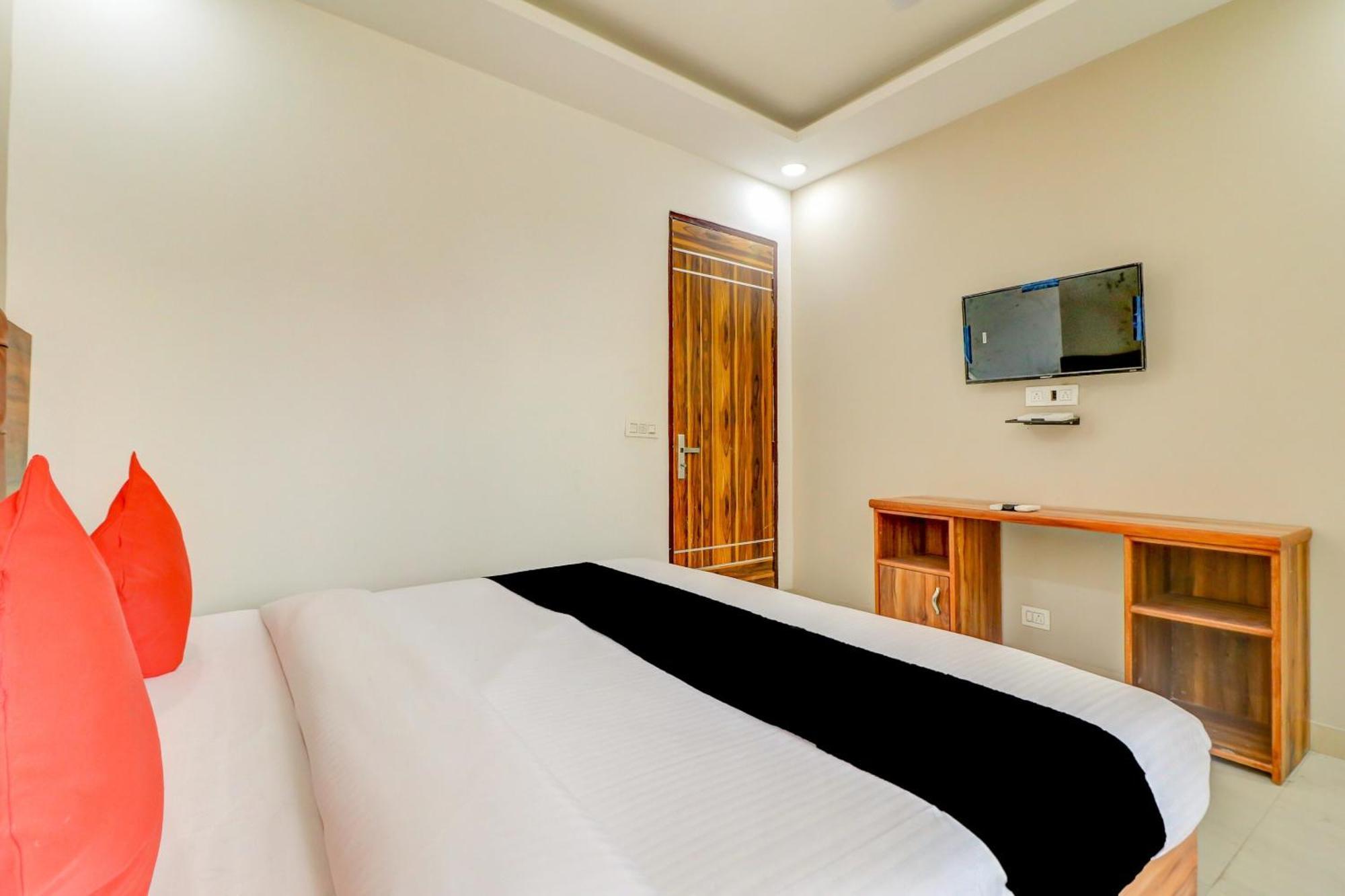 Oyo Flagship 80318 Hotel Sai Plaza Near Indira Gandhi International Airport 뉴델리 외부 사진