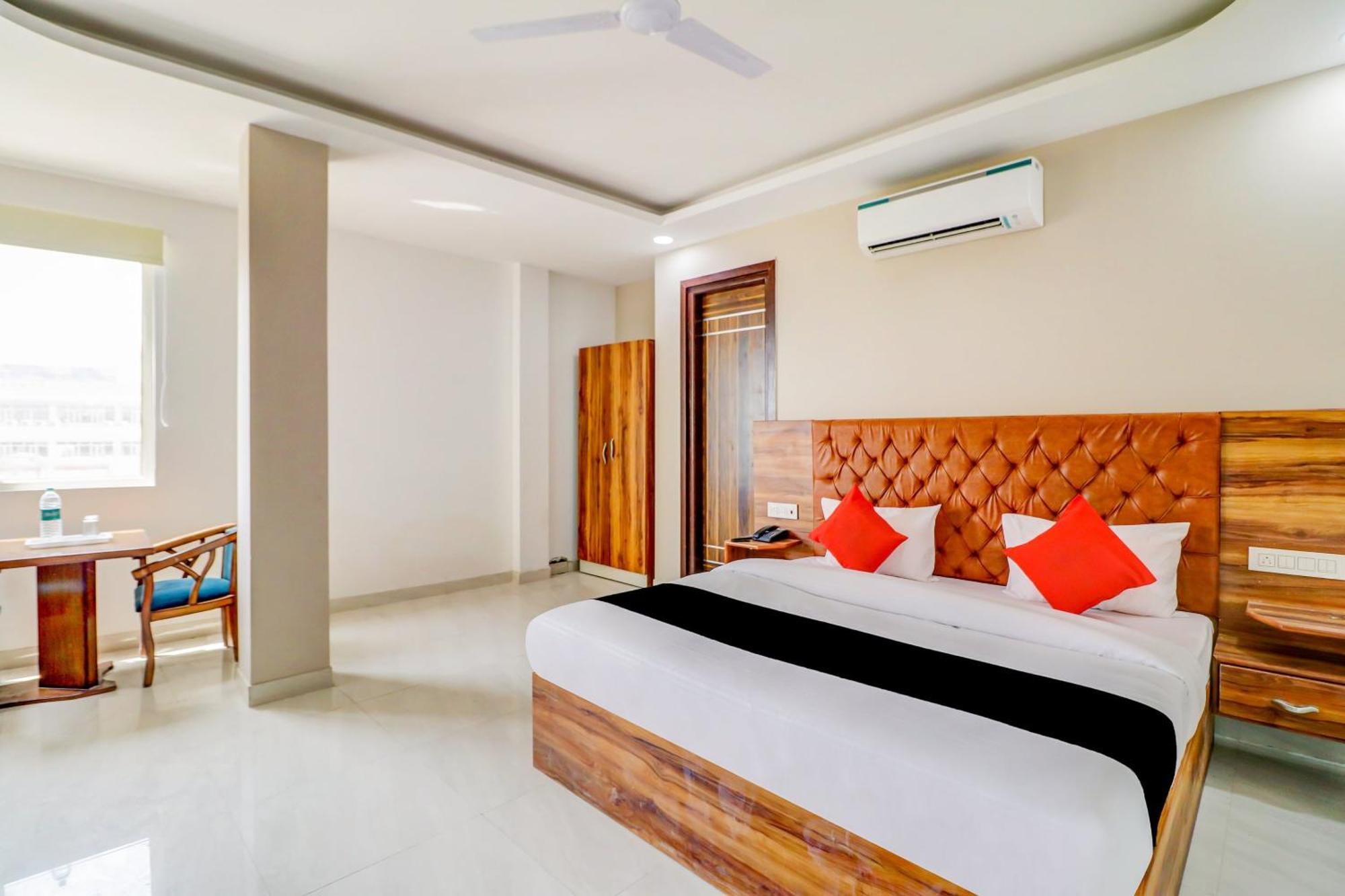 Oyo Flagship 80318 Hotel Sai Plaza Near Indira Gandhi International Airport 뉴델리 외부 사진