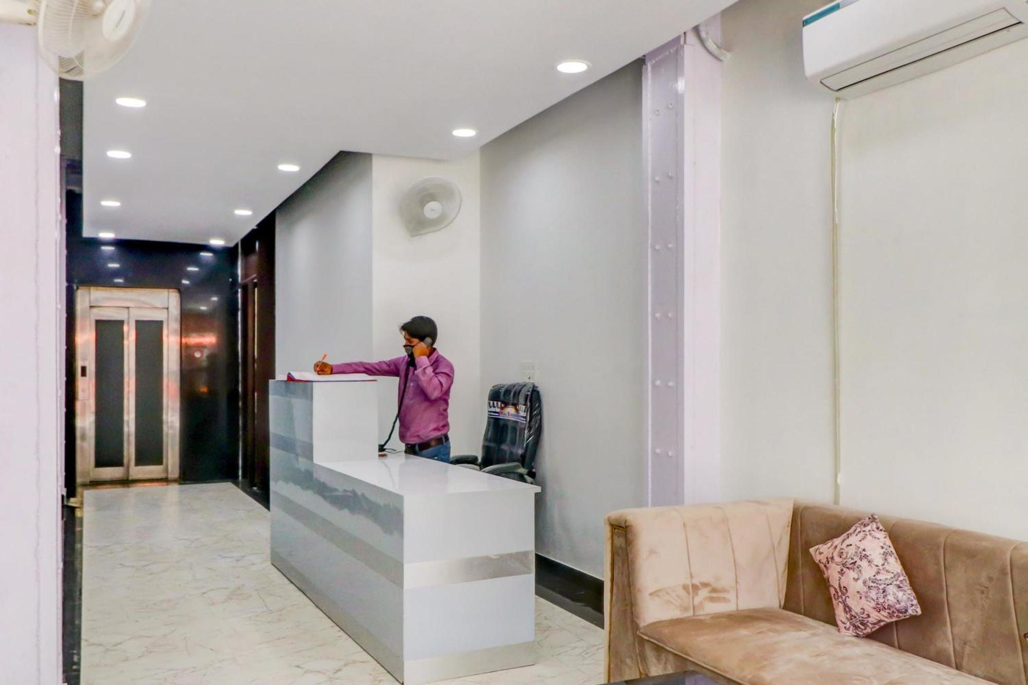 Oyo Flagship 80318 Hotel Sai Plaza Near Indira Gandhi International Airport 뉴델리 외부 사진
