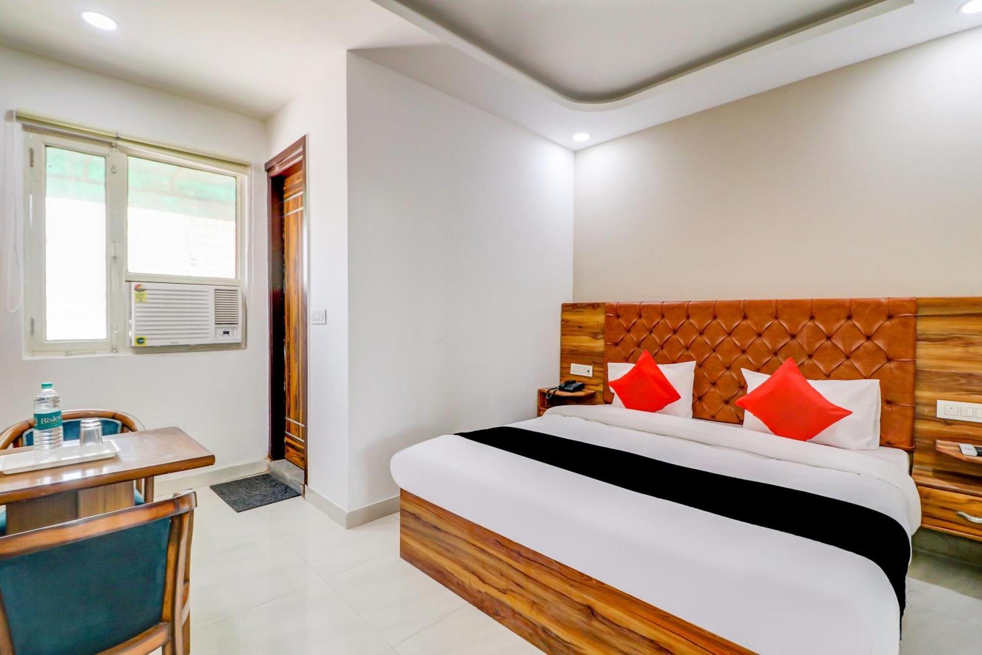 Oyo Flagship 80318 Hotel Sai Plaza Near Indira Gandhi International Airport 뉴델리 외부 사진