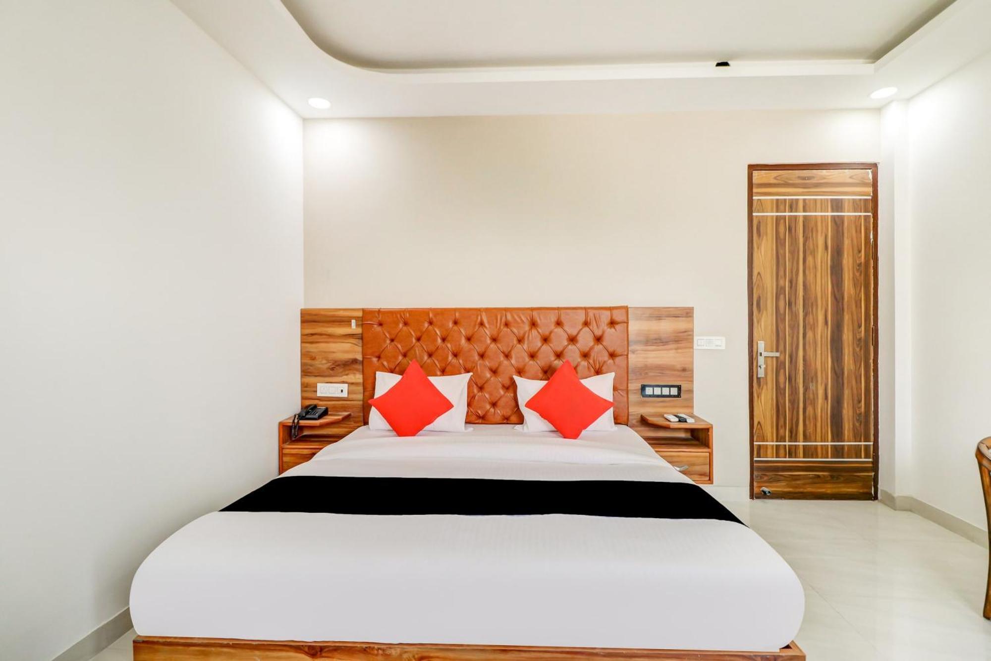 Oyo Flagship 80318 Hotel Sai Plaza Near Indira Gandhi International Airport 뉴델리 외부 사진