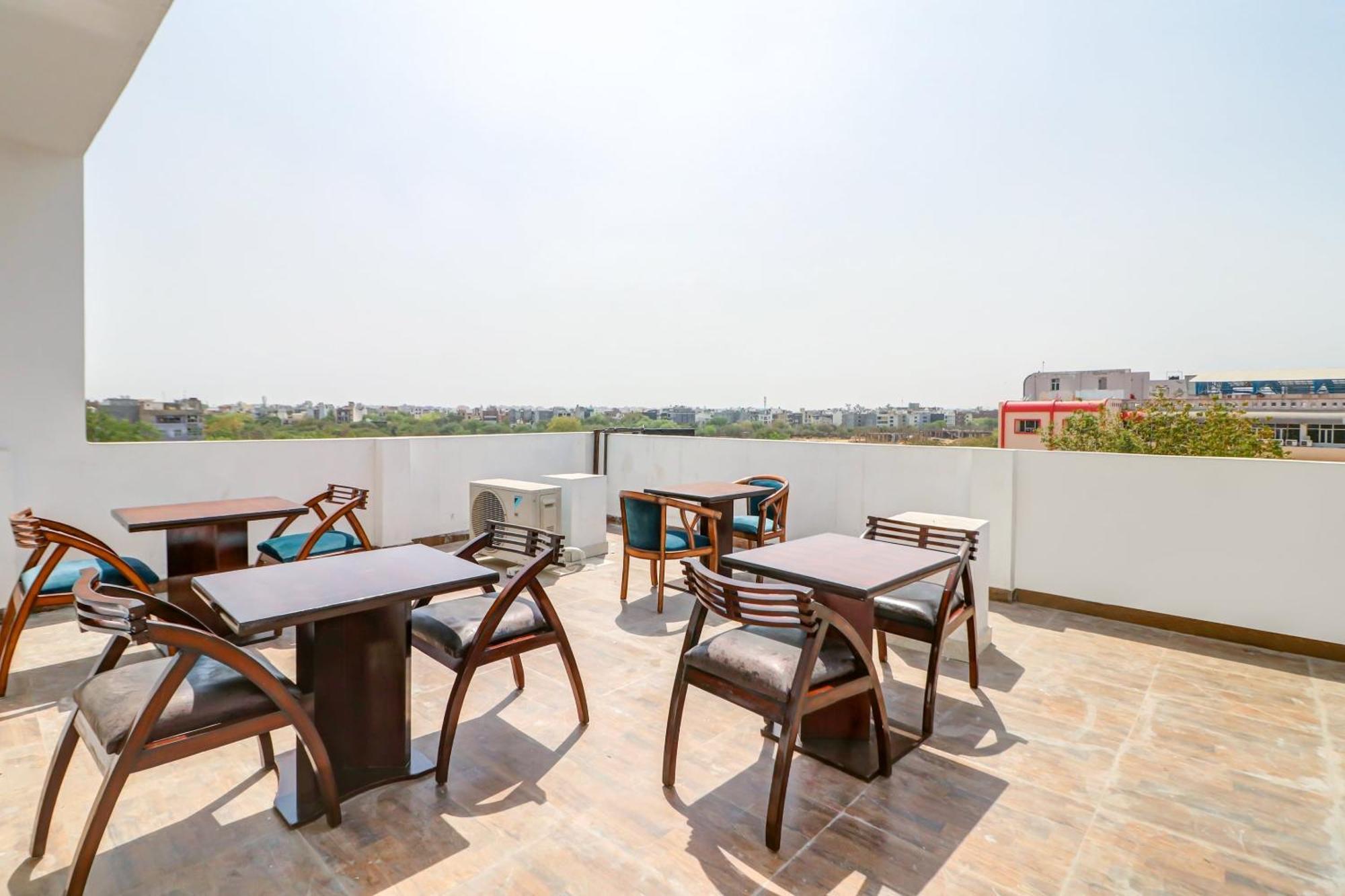 Oyo Flagship 80318 Hotel Sai Plaza Near Indira Gandhi International Airport 뉴델리 외부 사진