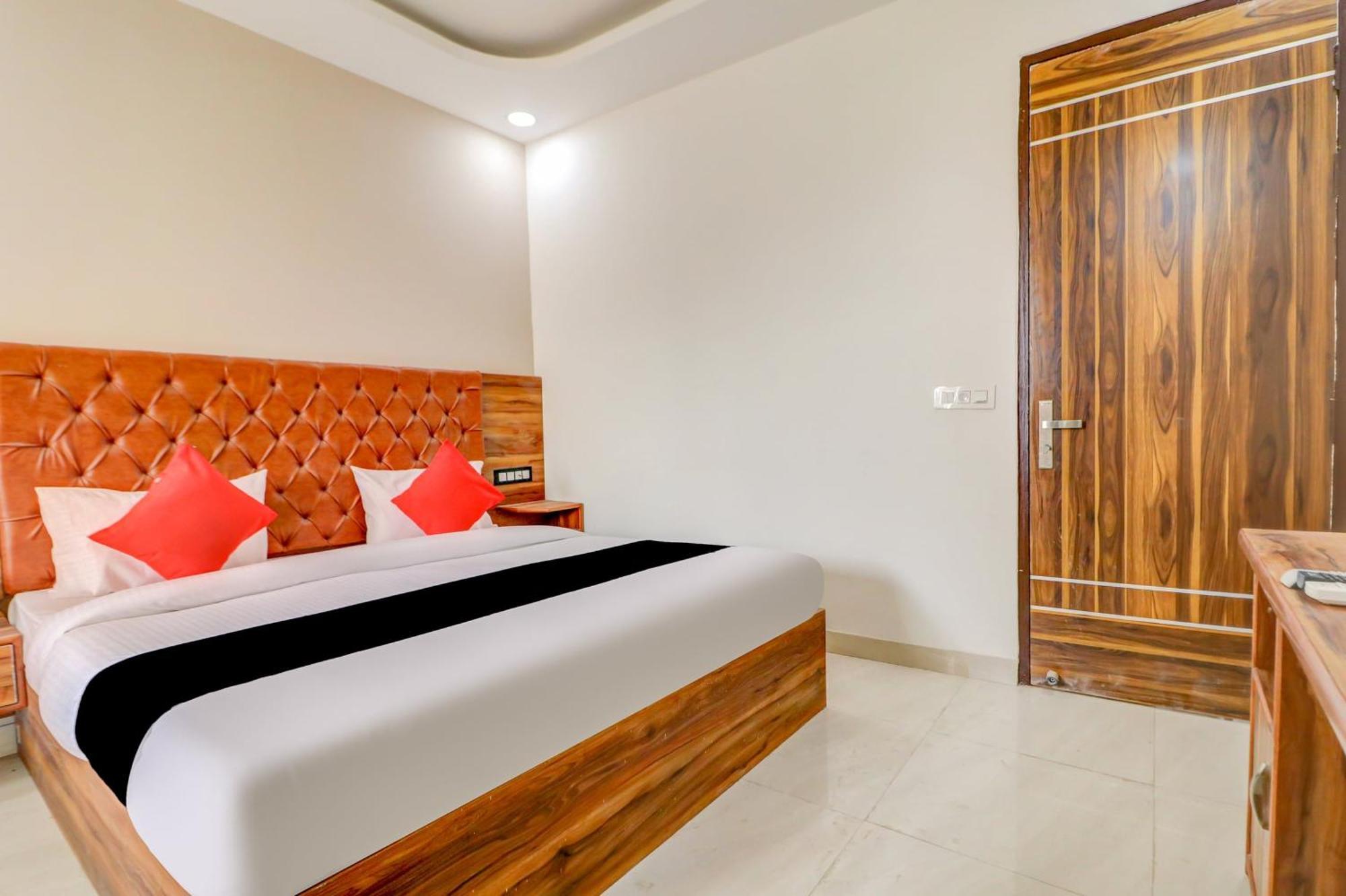 Oyo Flagship 80318 Hotel Sai Plaza Near Indira Gandhi International Airport 뉴델리 외부 사진